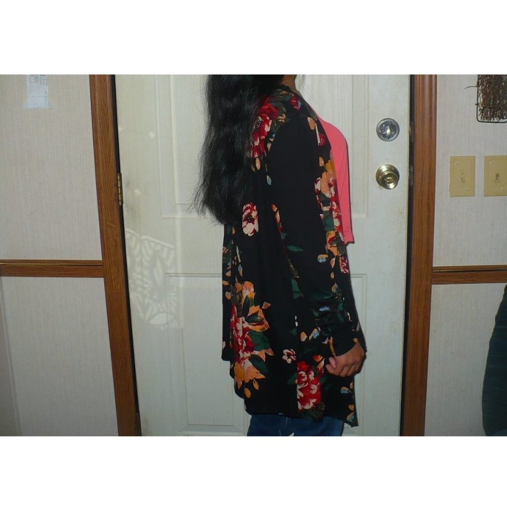 Womens Floral Cardigan With Pockets Small Lightweight Sweater Fall Fashion Trend - Picture 4 of 9